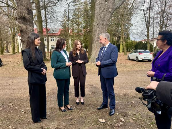 Marszałek w Ostrowie Wielkopolskim i Kuźnicy Grabowskiej - kliknij aby powiększyć