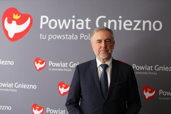 Na zdjęciach obrady Sejmiku Ziemi Gnieźnieńskiej został zwołany z okazji Milenium Koronacji Dwóch Pierwszych Królów Polski w Gnieźnie. W wydarzeniu wziął udział Marszałek Marek Woźniak- kliknij aby powiększyć