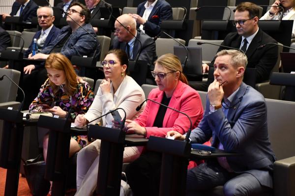 Miniona Sesja Sejmiku Województwa Wielkopolskiego odbyła się w poniedziałek 28 kwietnia- kliknij aby powiększyć