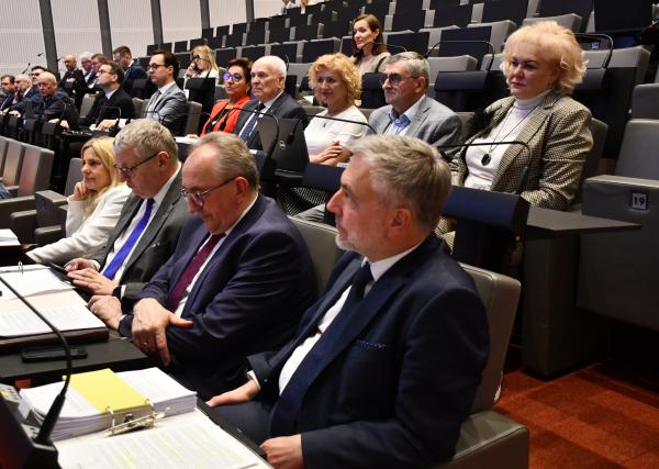Miniona Sesja Sejmiku Województwa Wielkopolskiego odbyła się w poniedziałek 28 kwietnia- kliknij aby powiększyć