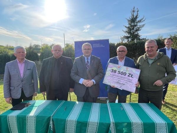 Ogrody działkowe z okręgów poznańskiego, kaliskiego oraz pilskiego zawarły umowy na dofinansowanie realizacji projektów budowy infrastruktury ogrodowej- kliknij aby powiększyć
