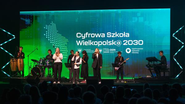 Zespół Muzyczna Przestrzeń podczas koncertu Konferencji Podsumowania I edycji projektu CSW2030- kliknij aby powiększyć