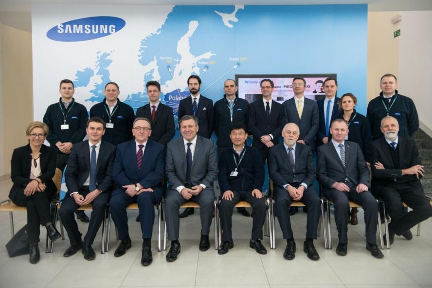 Wicemarszałek Jankowiak na otwarciu linii produkcyjnej w fabryce Samsung  - zobacz więcej