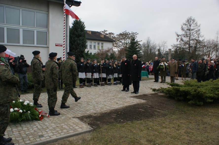 Pierwszy w Polsce pomnik Generała Dowbora Muśnickiego stanął w Lusowie - zobacz więcej