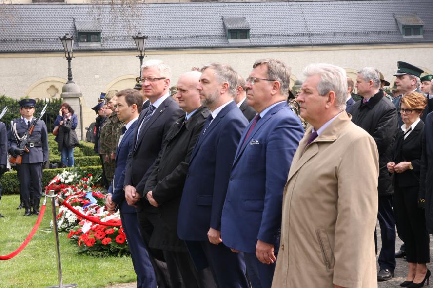 Wielkopolanie oddali hołd pomordowanym w Katyniu i ofiarom Sybiru - zobacz więcej