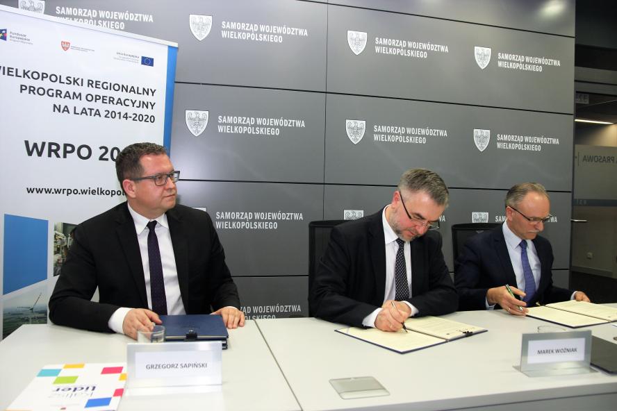 Marszałek podpisał umowy na ponad 25 mln zł unijnego wsparcia z WRPO dla rozwoju Aglomeracji Kalisko – Ostrowskiej! - zobacz więcej