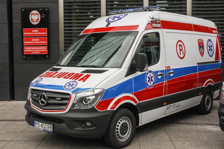 5 ambulansów już pracuje i pomaga ratować życie. Samorząd Województwa dołożył pieniądze do ich kupna - zobacz więcej