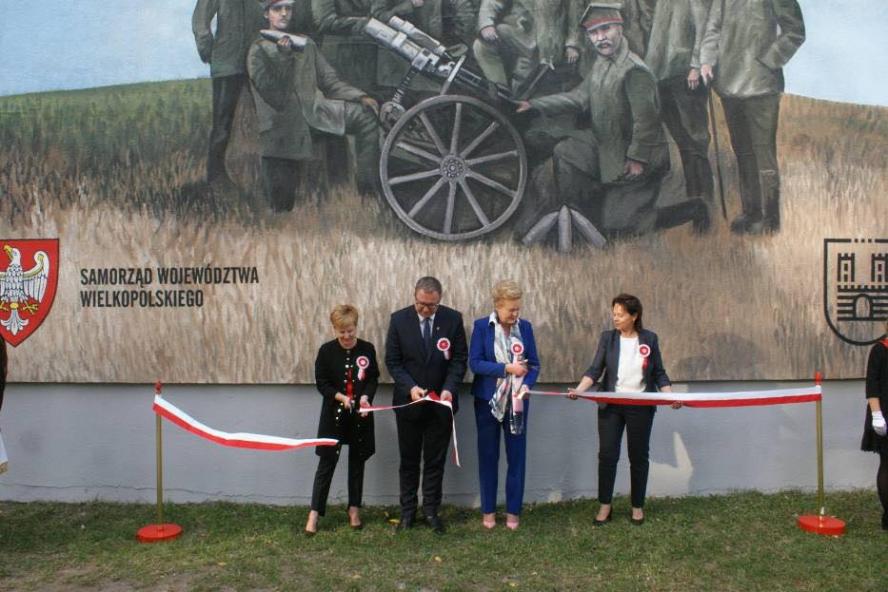 Mural na szkole w Kaliszu upamiętnił Powstańców Wielkopolskich  - zobacz więcej