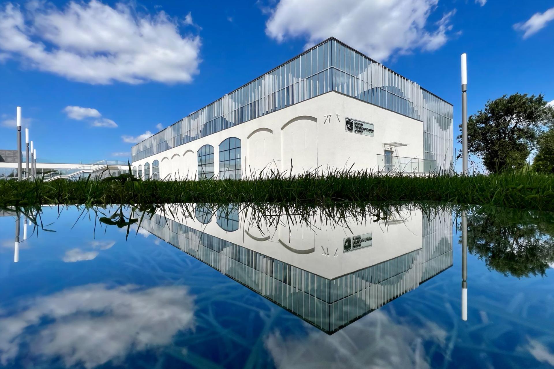 Dziedzictwo Pierwszych Piastów na Lednicy piękniej eksponowane. Nowy obiekt za 28 mln zł otwarty   - zobacz więcej