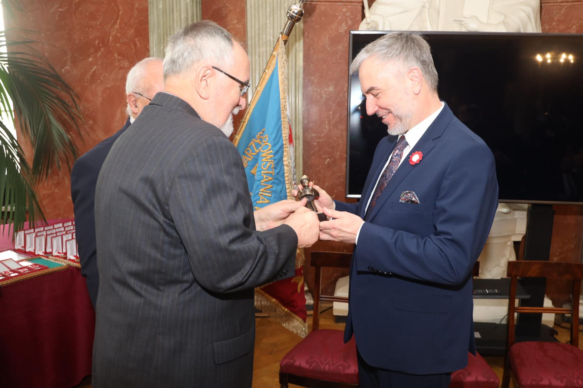 Marszałek Marek Woźniak odebrał statuetkę Dobosza Powstania Wielkopolskiego  - zobacz więcej