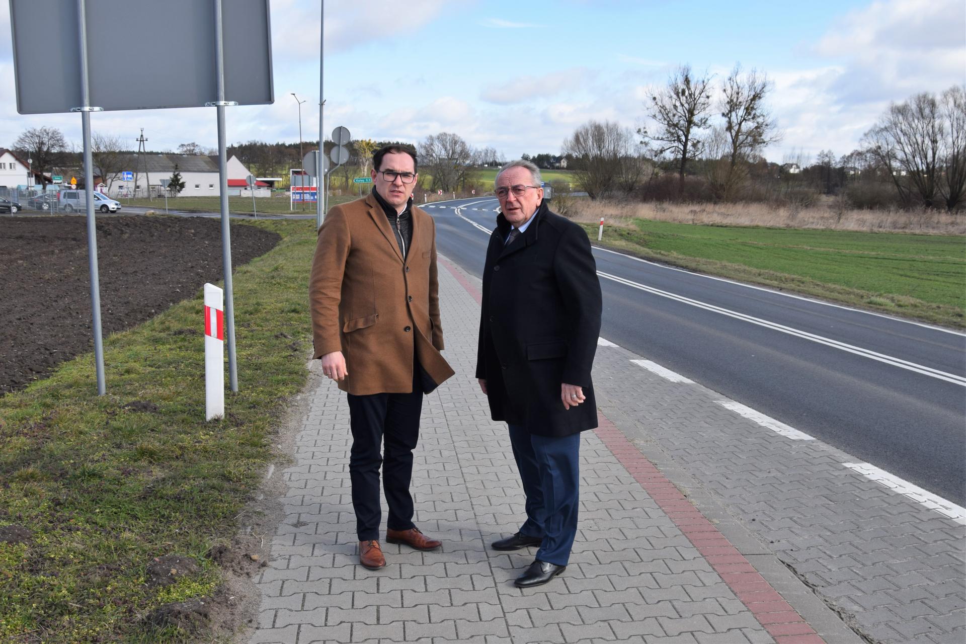 Wicemarszałek Jankowiak wizytował inwestycje drogowe na terenie gminy Buk - zobacz więcej
