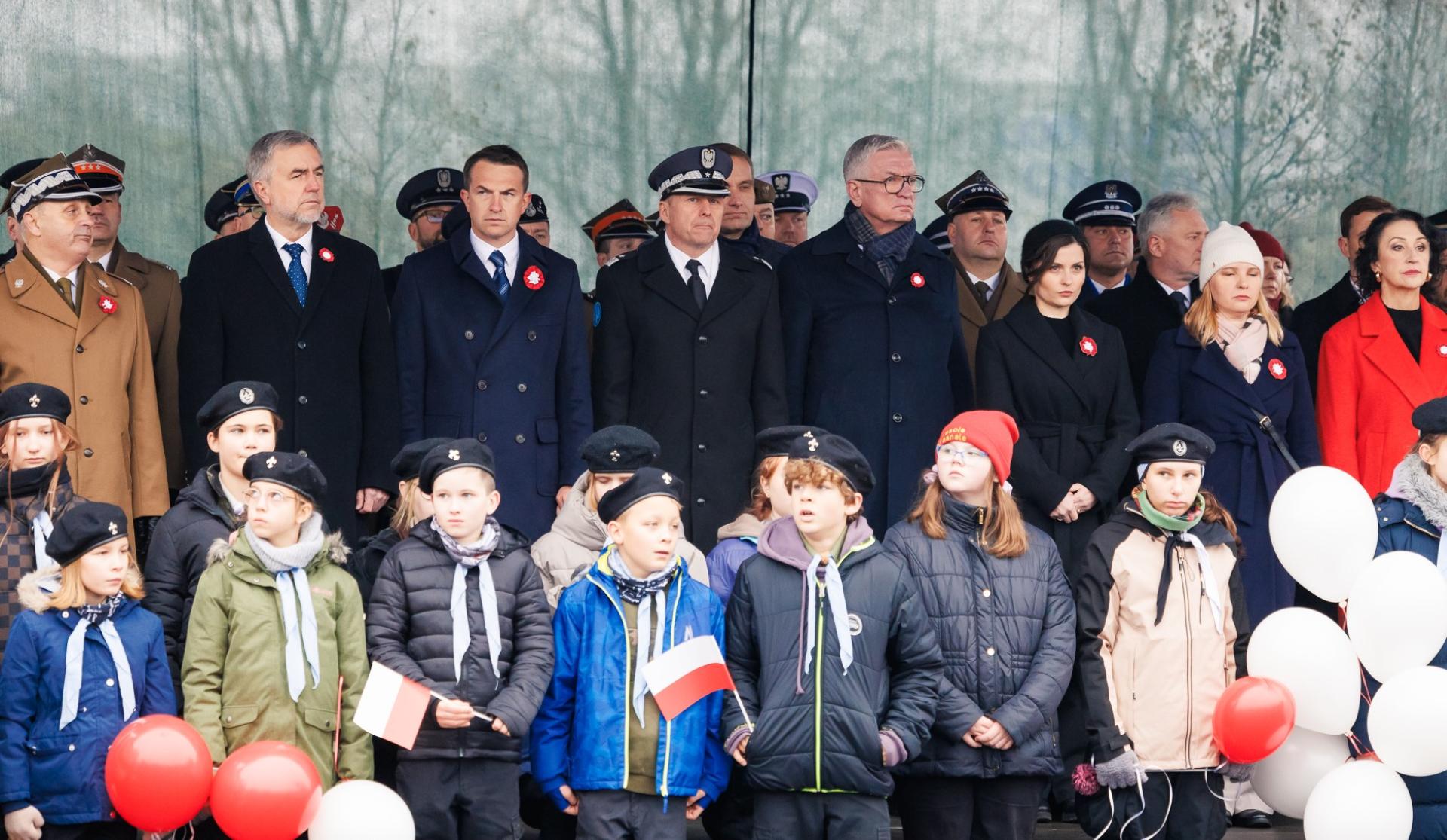 Z szacunkiem i radością – Marszałek podczas Narodowego Święta Niepodległości - zobacz więcej